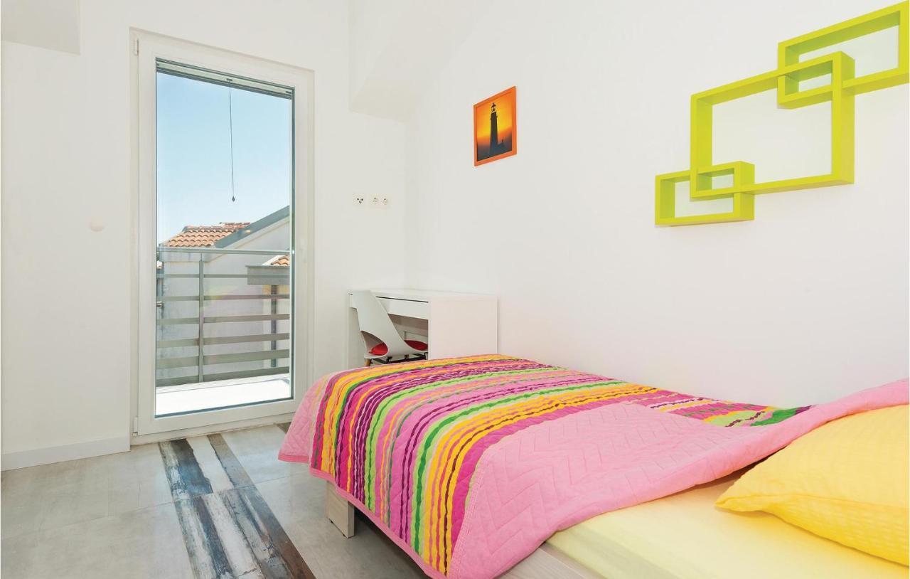 Cozy Apartment In Brodarica With Wifi Eksteriør billede