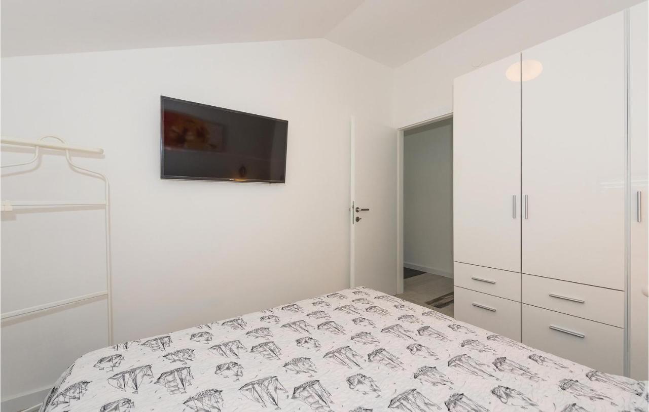 Cozy Apartment In Brodarica With Wifi Eksteriør billede