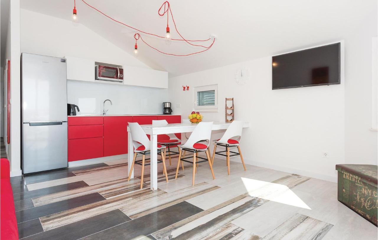 Cozy Apartment In Brodarica With Wifi Eksteriør billede