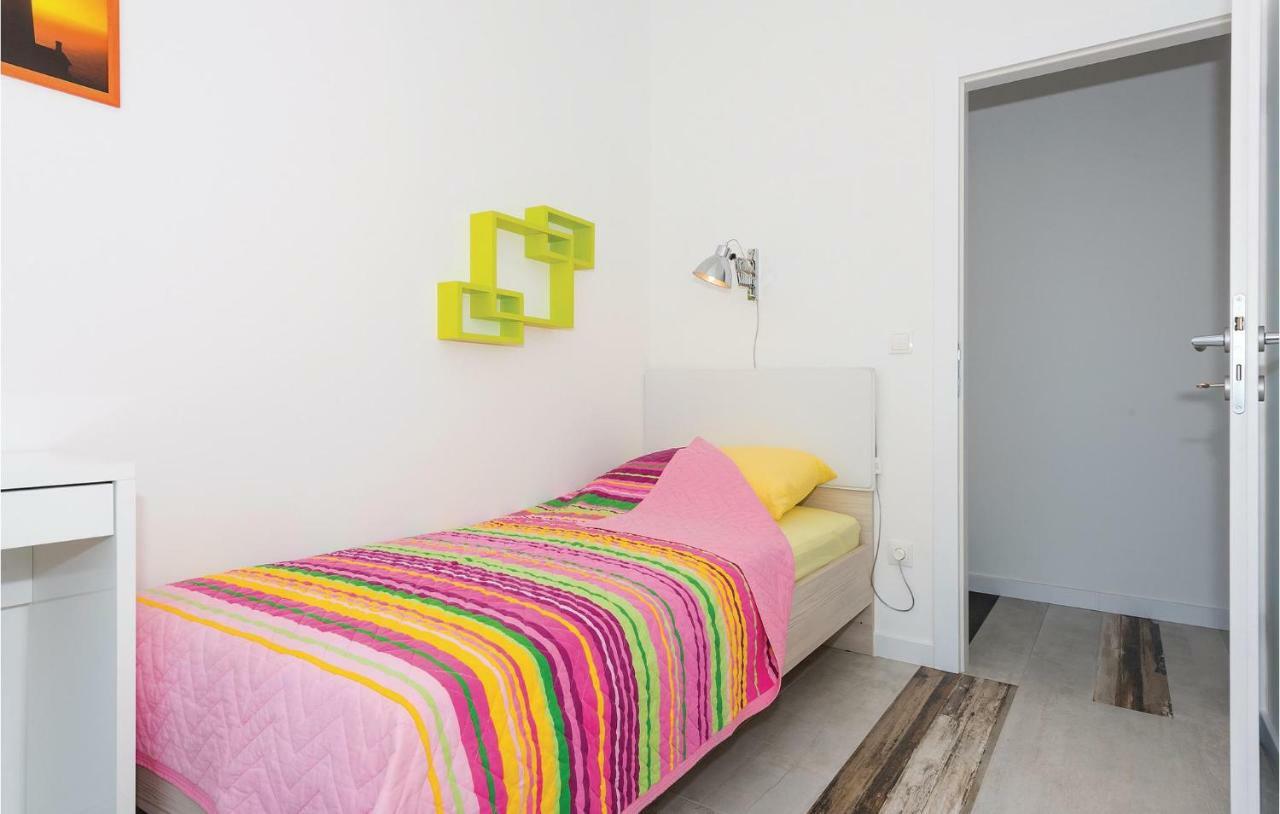 Cozy Apartment In Brodarica With Wifi Eksteriør billede
